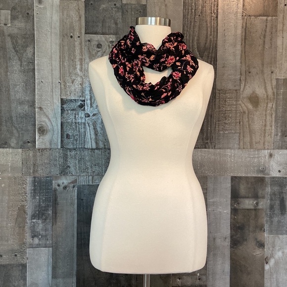 Gorgeous batik infinity scarf boho chic dark feminine floral whimsigoth witchy - Picture 3 of 10